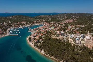 Villa with Pool and 5 Bedrooms in Jezera