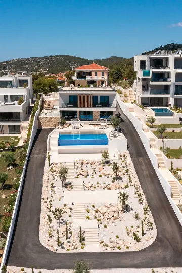 Villa with Pool and 5 Bedrooms in Jezera