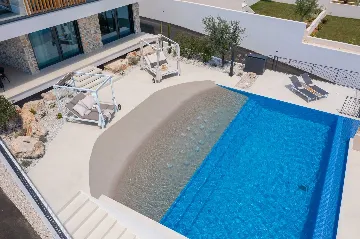 Villa with Pool and 5 Bedrooms in Jezera