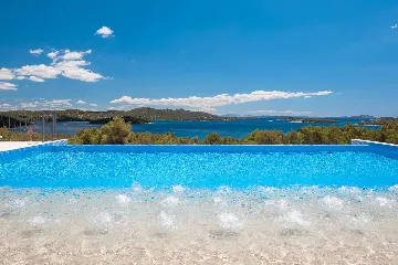 Villa with Pool and 5 Bedrooms in Jezera