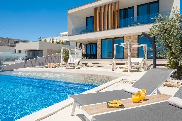 Villa with Pool and 5 Bedrooms in Jezera