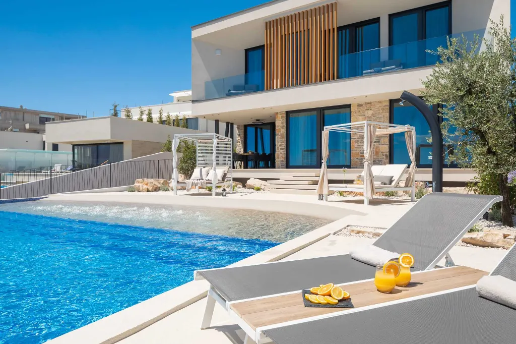 Villa with Pool and 5 Bedrooms in Jezera