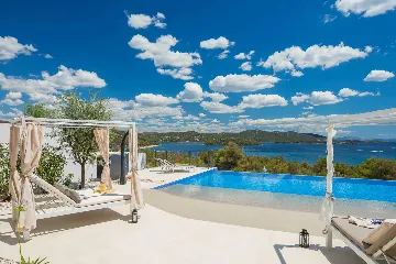 Villa with Pool and 5 Bedrooms in Jezera