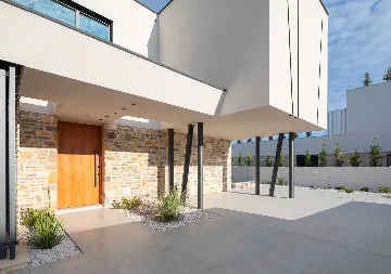 Villa with Pool and 5 Bedrooms in Jezera