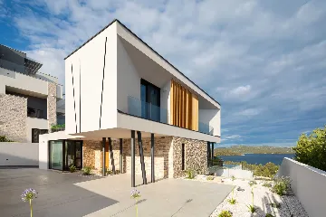 Villa with Pool and 5 Bedrooms in Jezera