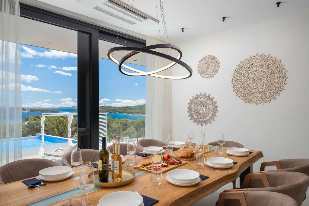 Villa with Pool and 5 Bedrooms in Jezera