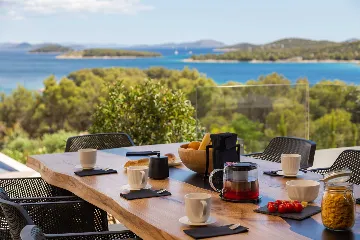 Villa with Pool and 5 Bedrooms in Jezera