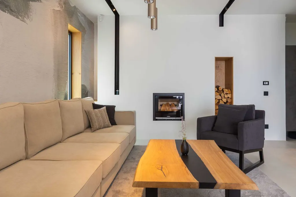 Villa with Pool and 5 Bedrooms in Jezera