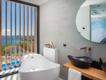 Villa with Pool and 5 Bedrooms in Jezera