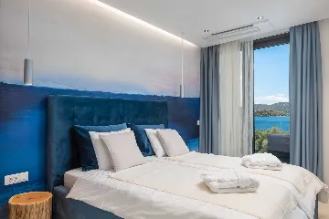 Villa with Pool and 5 Bedrooms in Jezera