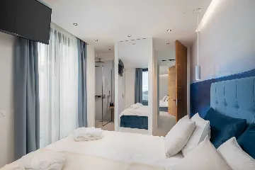 Villa with Pool and 5 Bedrooms in Jezera