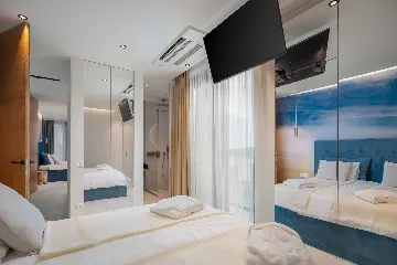 Villa with Pool and 5 Bedrooms in Jezera