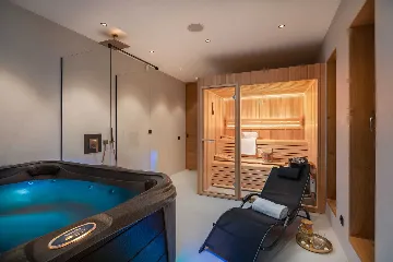 Villa with Pool and 5 Bedrooms in Jezera