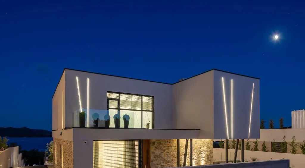 Villa with Pool and 5 Bedrooms in Jezera
