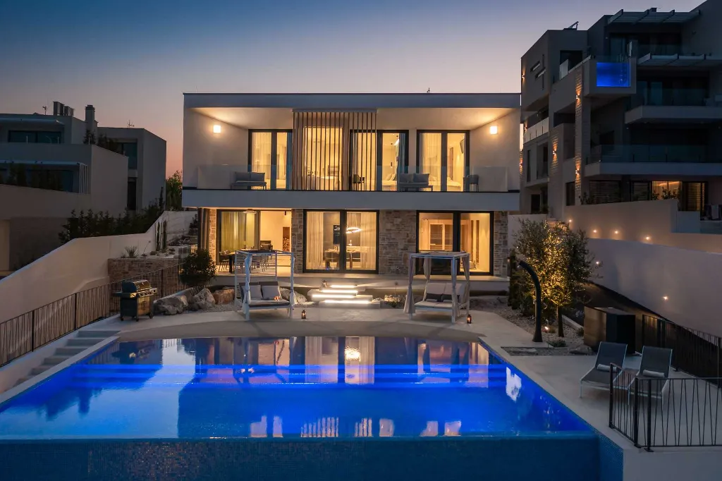 Villa with Pool and 5 Bedrooms in Jezera