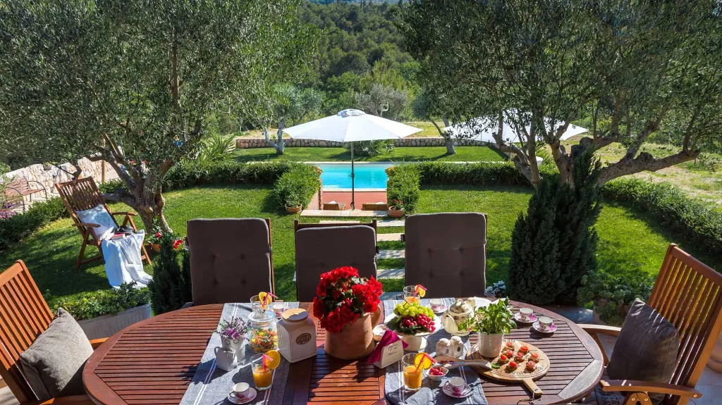 Bilice Villa with Pool for 9 near Šibenik