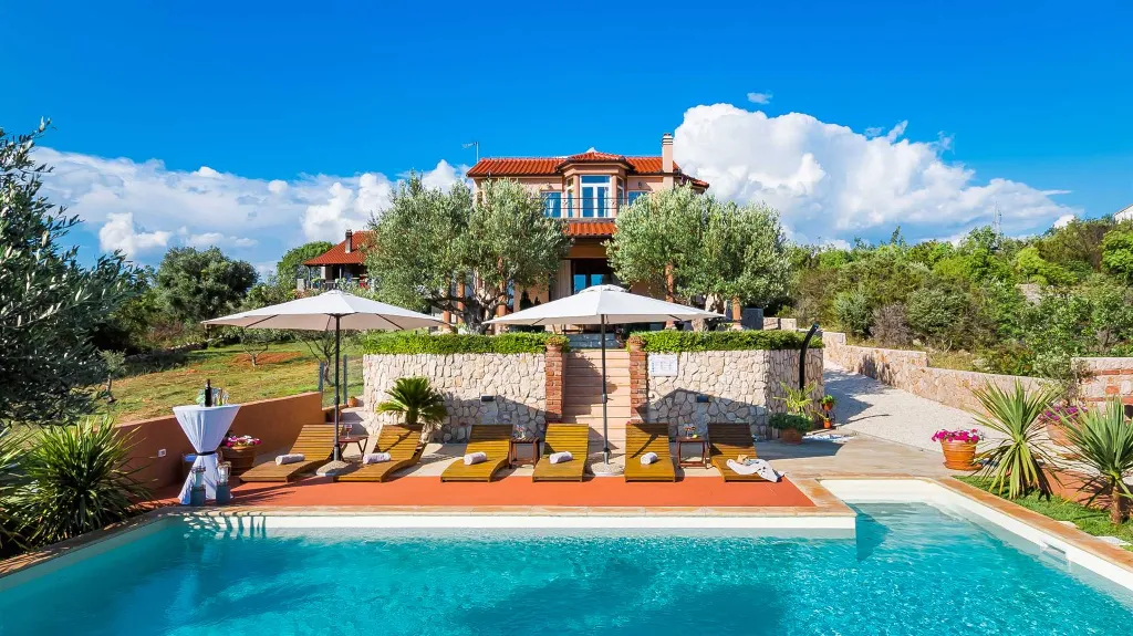 Bilice Villa with Pool for 9 near Šibenik