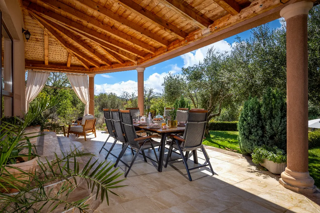 Bilice Villa with Pool for 9 near Šibenik
