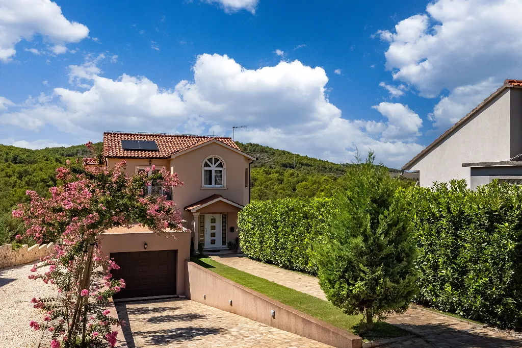 Bilice Villa with Pool for 9 near Šibenik