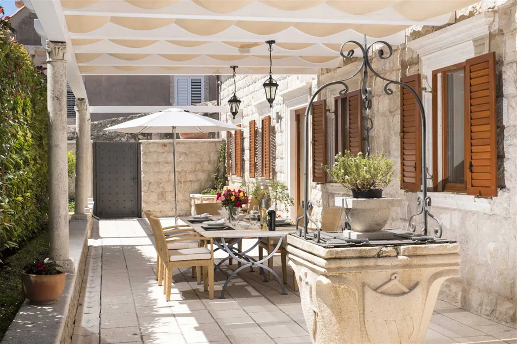 Town Villa with Pool, Sauna & Gym in Dubrovnik