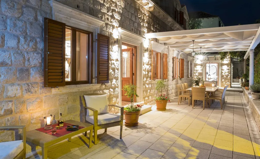 Town Villa with Pool, Sauna & Gym in Dubrovnik