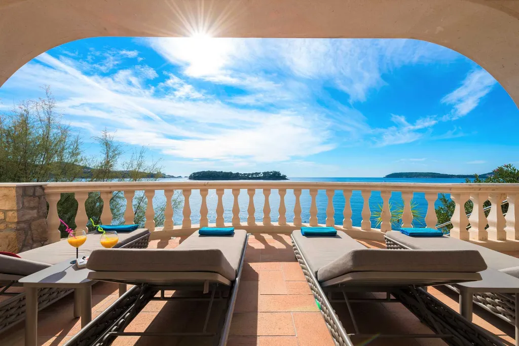 Modern Seaside Villa with Private Pool in Dubrovnik