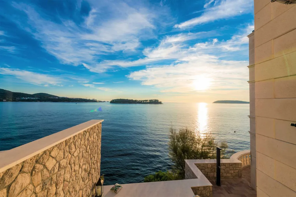 Modern Seaside Villa with Private Pool in Dubrovnik