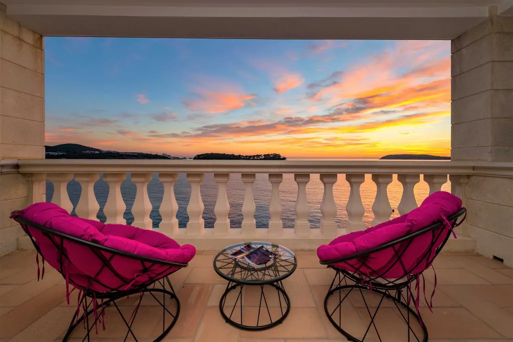 Modern Seaside Villa with Private Pool in Dubrovnik