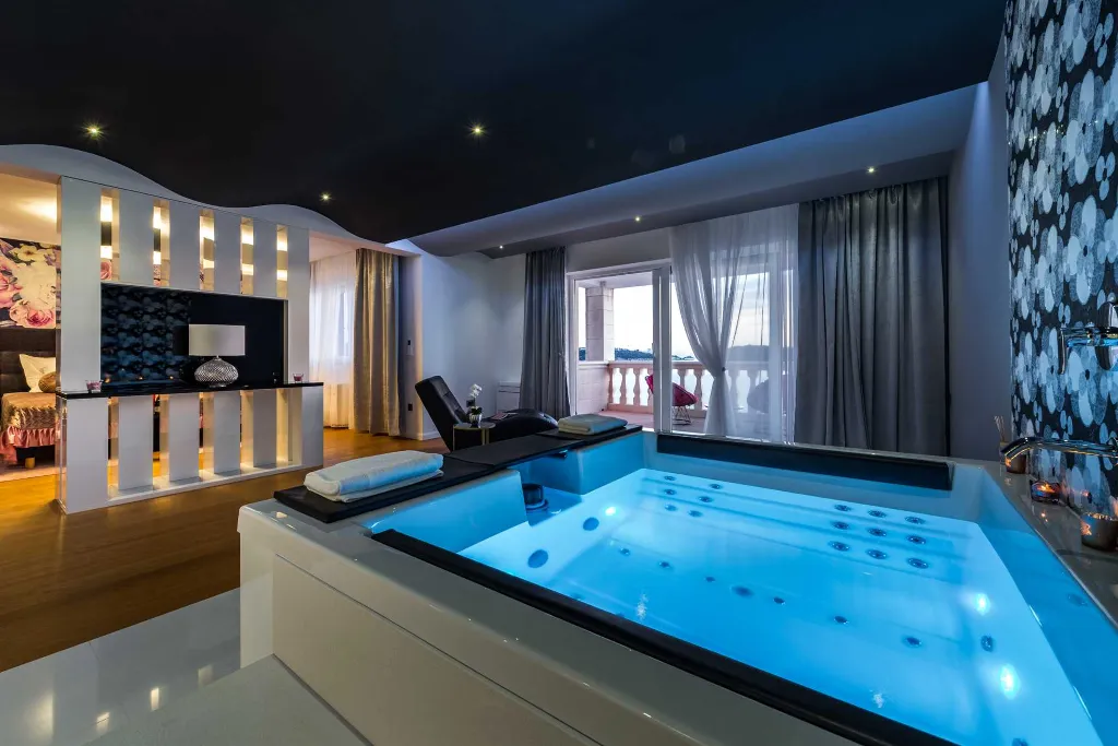 Modern Seaside Villa with Private Pool in Dubrovnik