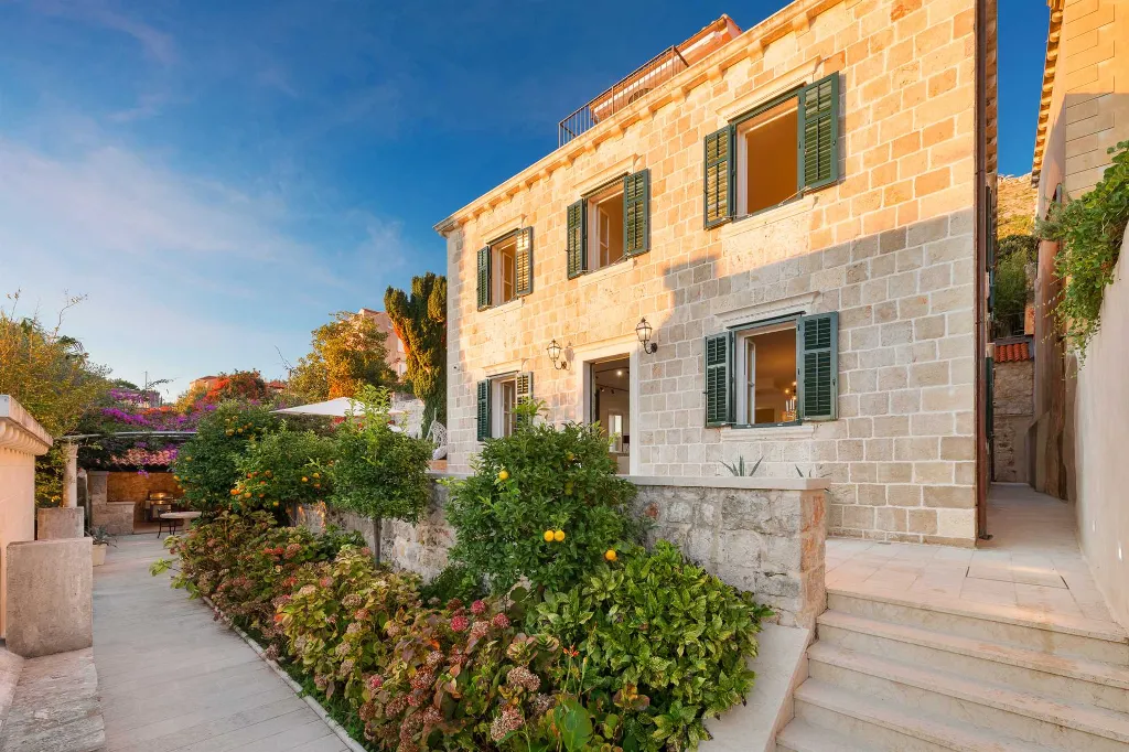 Elegant 4-Bedroom Villa with Pool in Dubrovnik