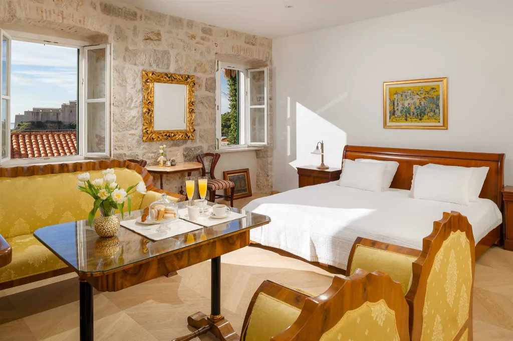 Elegant 4-Bedroom Villa with Pool in Dubrovnik