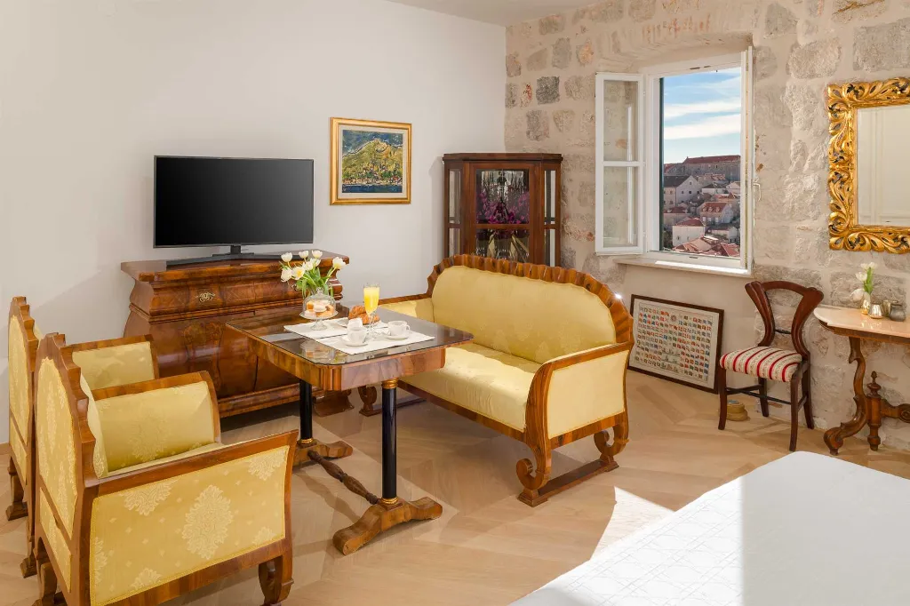 Elegant 4-Bedroom Villa with Pool in Dubrovnik