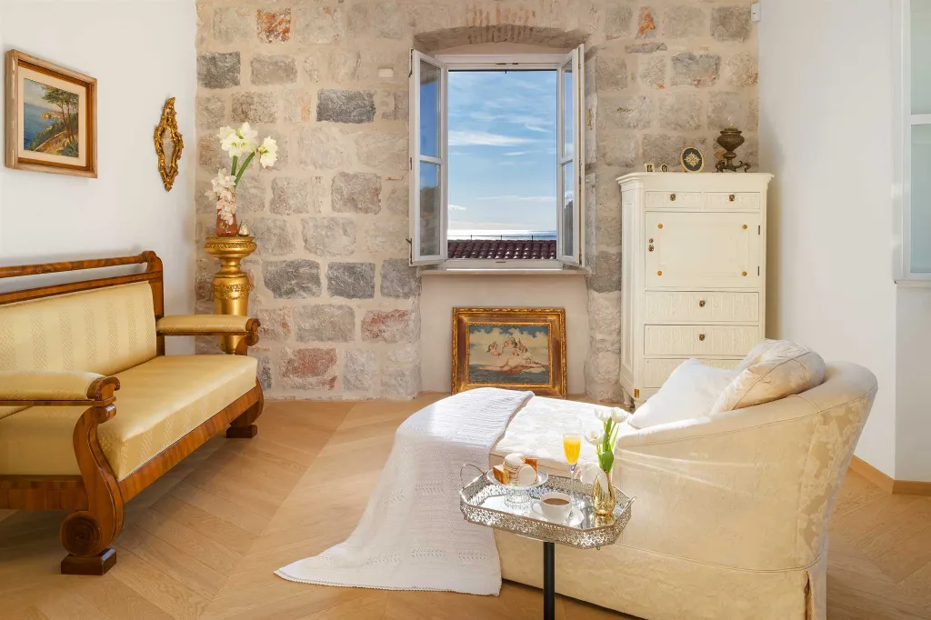 Elegant 4-Bedroom Villa with Pool in Dubrovnik