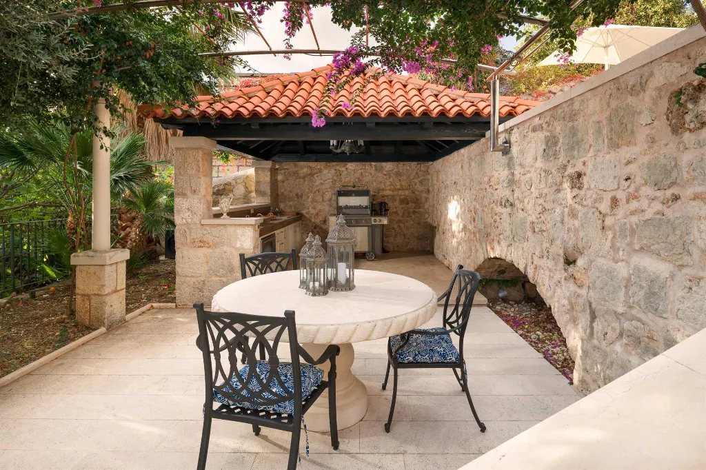 Elegant 4-Bedroom Villa with Pool in Dubrovnik