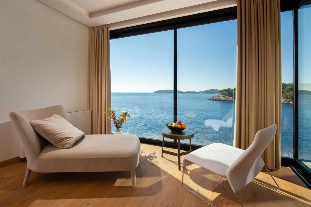 Contemporary Seafront Villa with Pool in Dubrovnik
