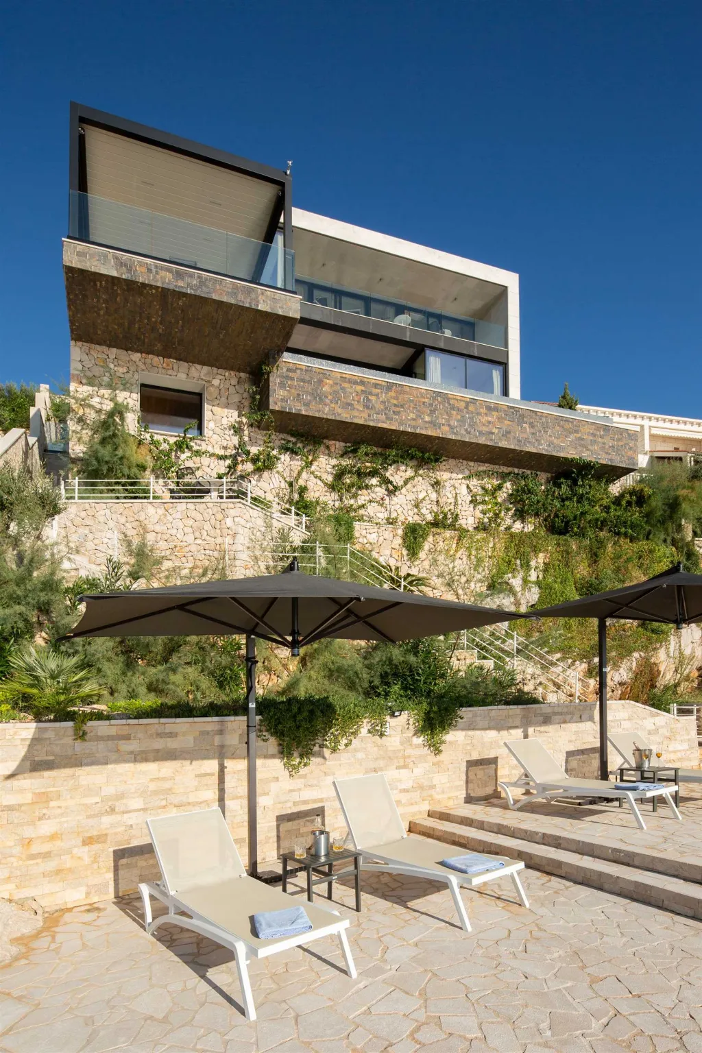 Contemporary Seafront Villa with Pool in Dubrovnik
