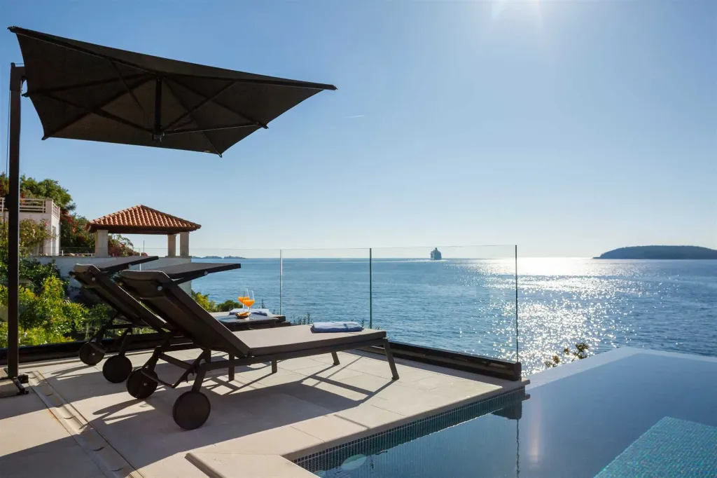 Contemporary Seafront Villa with Pool in Dubrovnik