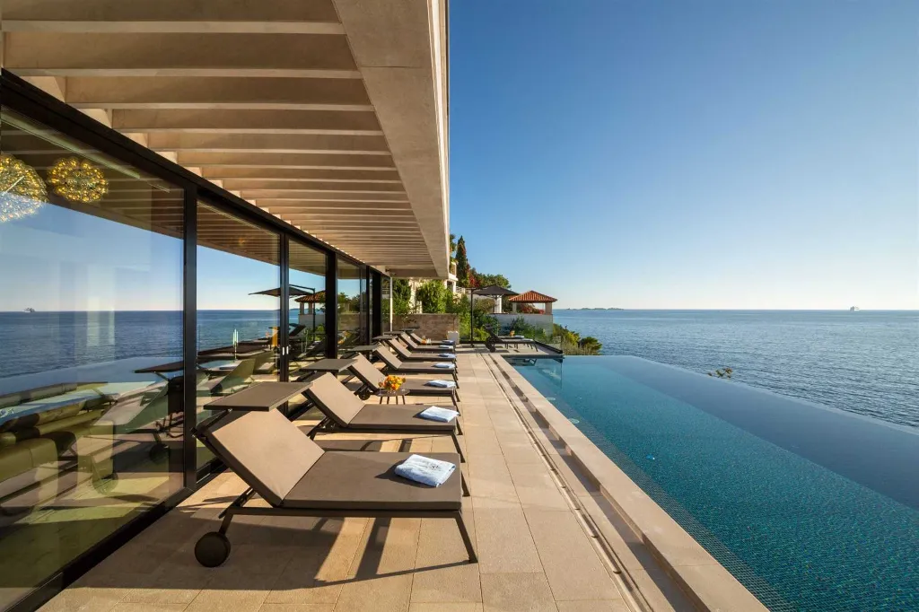 Contemporary Seafront Villa with Pool in Dubrovnik