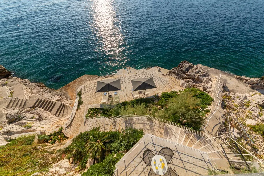 Contemporary Seafront Villa with Pool in Dubrovnik