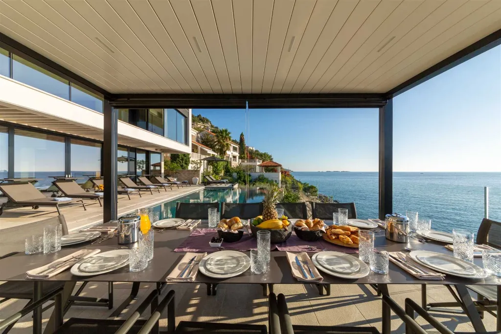Contemporary Seafront Villa with Pool in Dubrovnik
