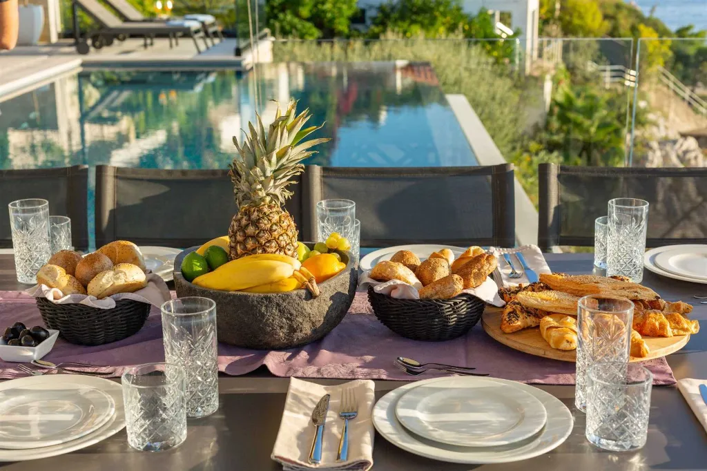 Contemporary Seafront Villa with Pool in Dubrovnik