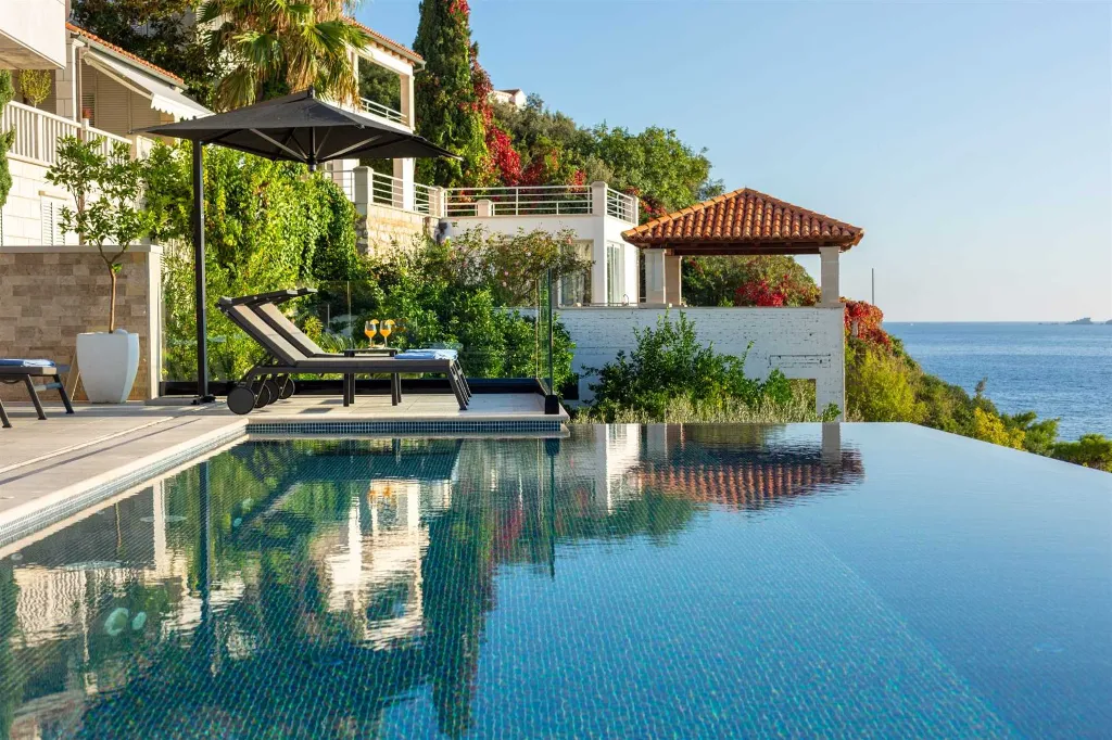 Contemporary Seafront Villa with Pool in Dubrovnik