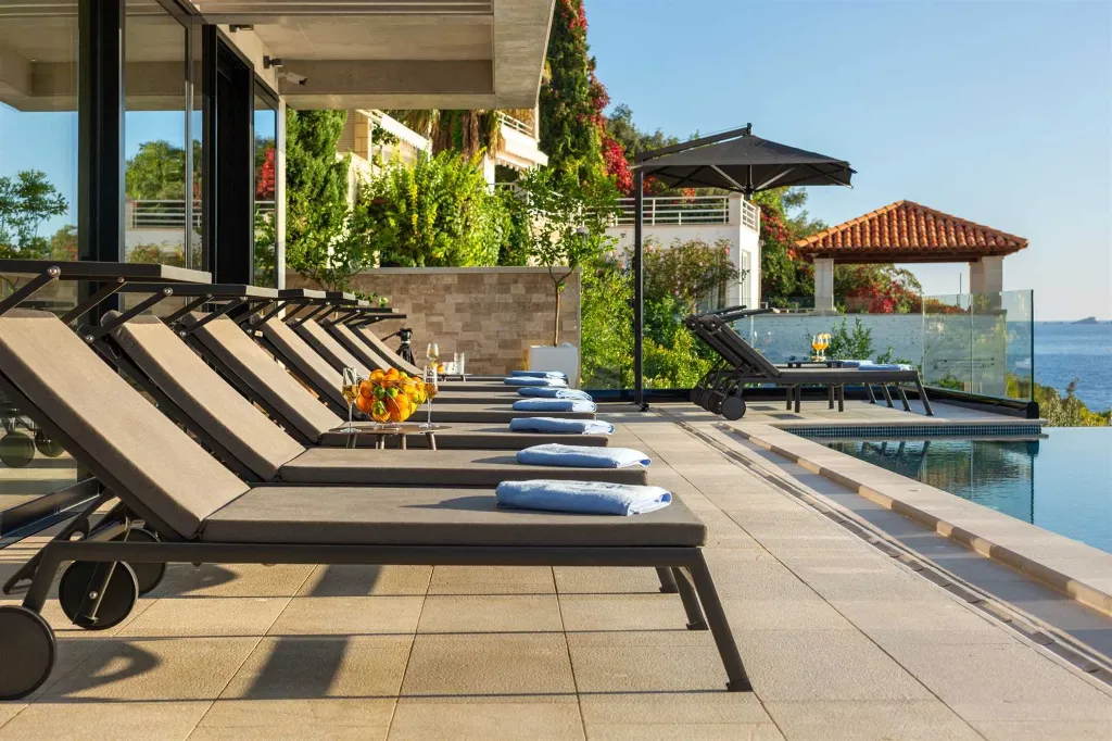 Contemporary Seafront Villa with Pool in Dubrovnik