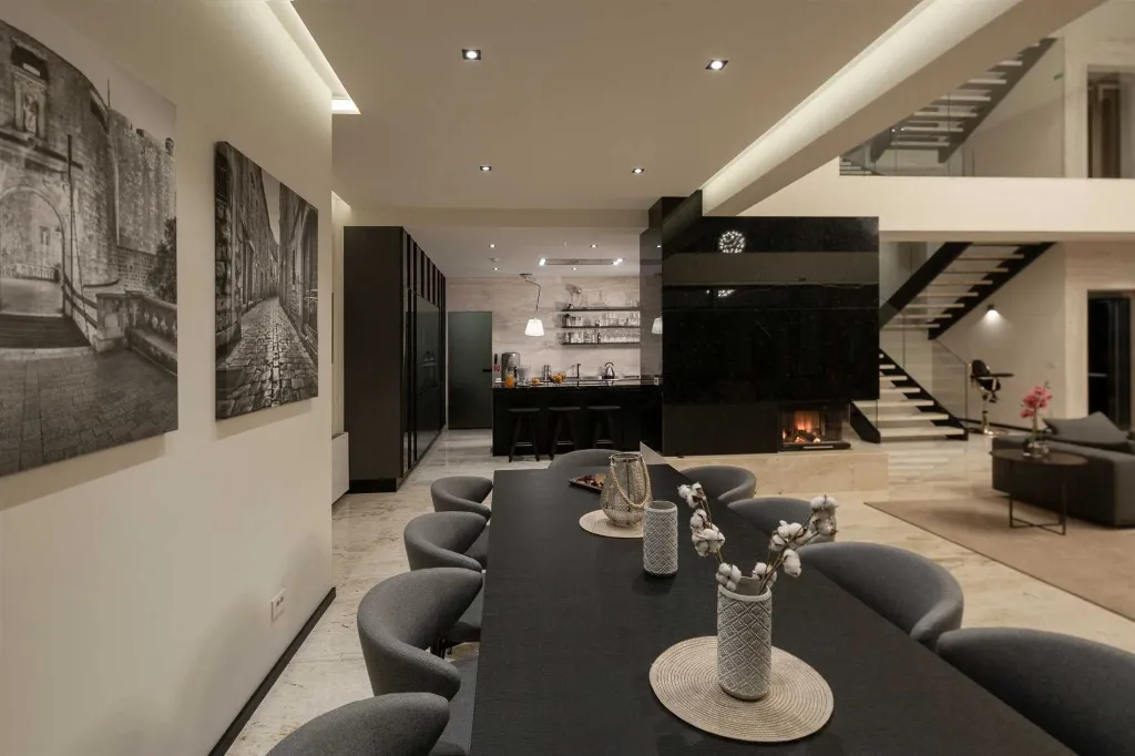 Contemporary Seafront Villa with Pool in Dubrovnik