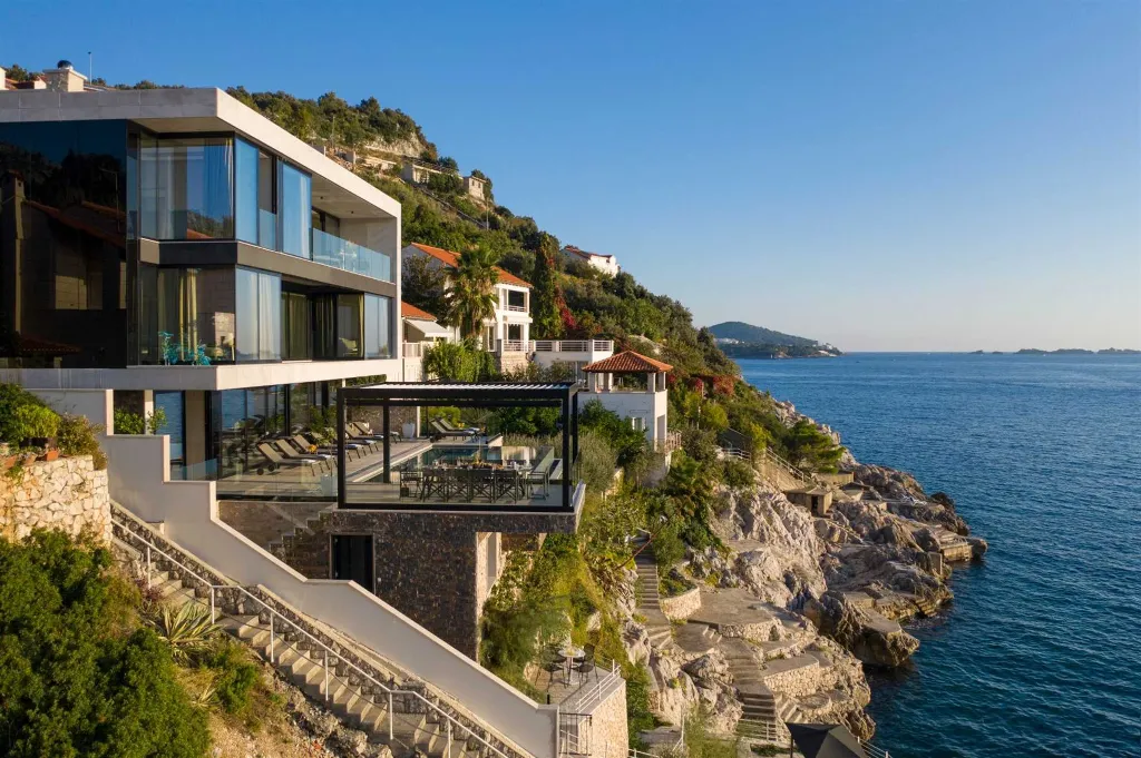 Contemporary Seafront Villa with Pool in Dubrovnik