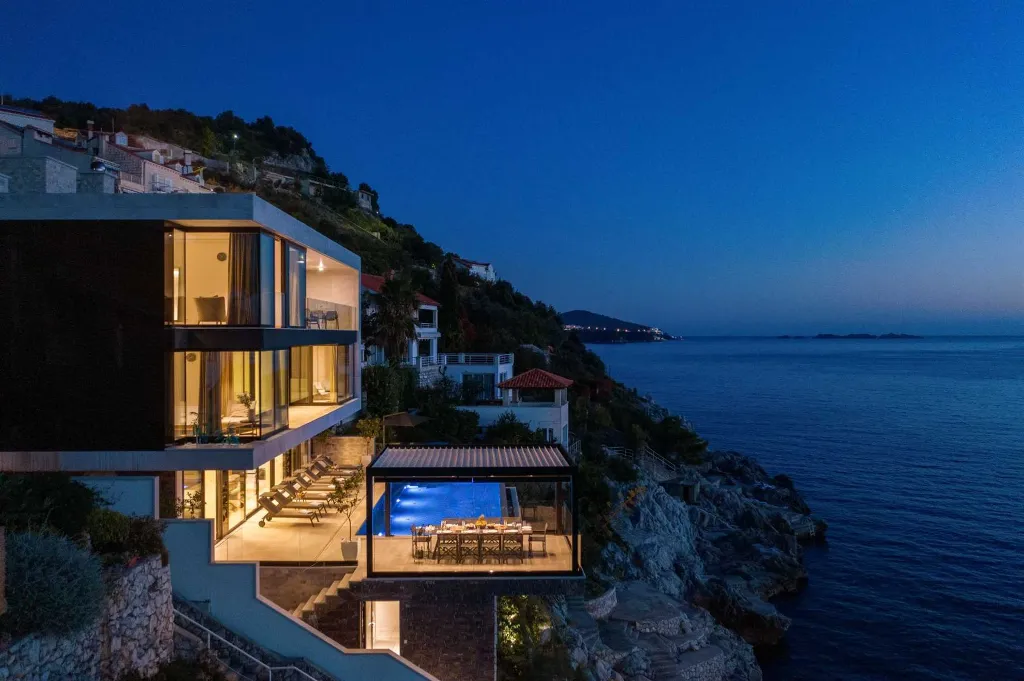 Contemporary Seafront Villa with Pool in Dubrovnik