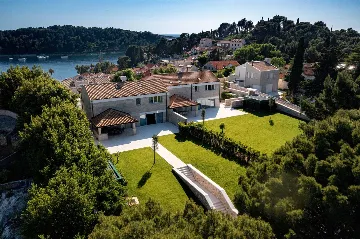Contemporary Villa With Pool in Dubrovnik