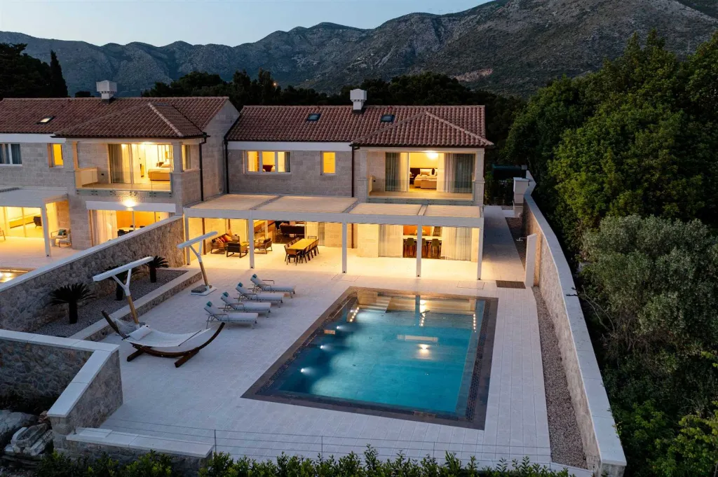 Contemporary Villa With Pool in Dubrovnik