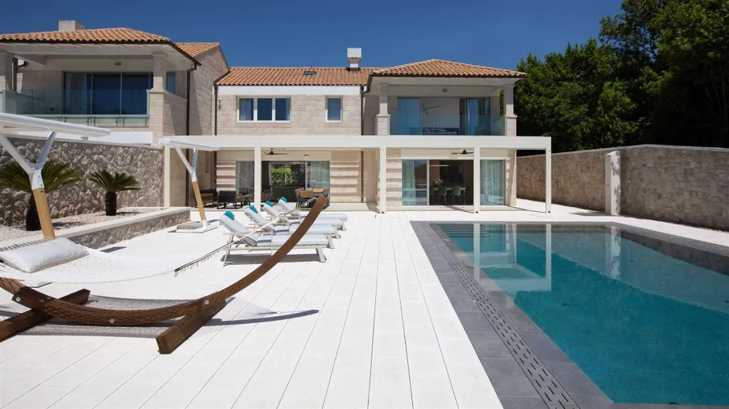 Contemporary Villa With Pool in Dubrovnik