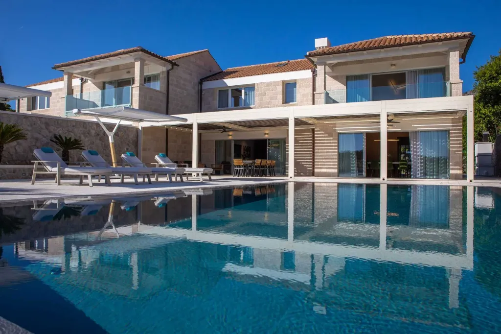 Contemporary Villa With Pool in Dubrovnik
